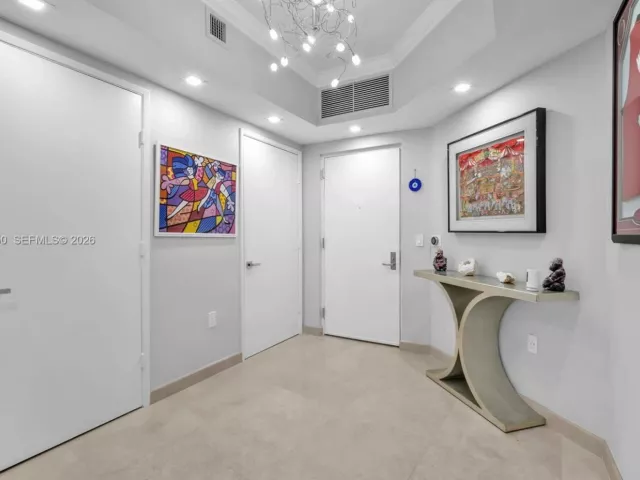 1-bedroom condo for sale in Fort Lauderdale - 333 Las Olas Way 405 - MondialRealty