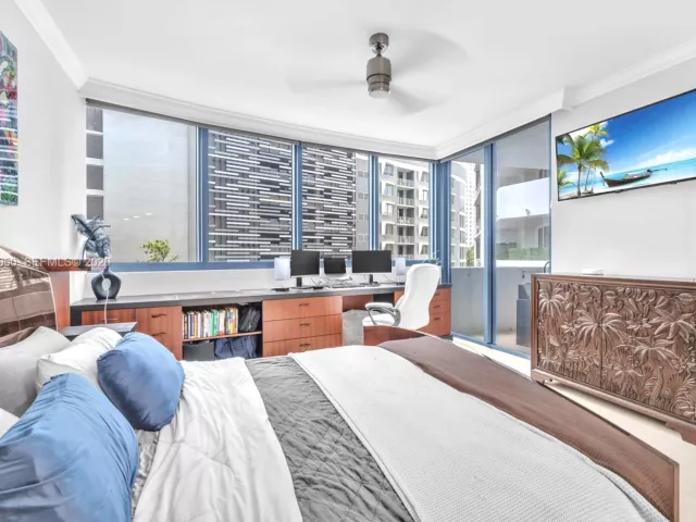 1-bedroom condo for sale in Fort Lauderdale - 333 Las Olas Way 405 - MondialRealty