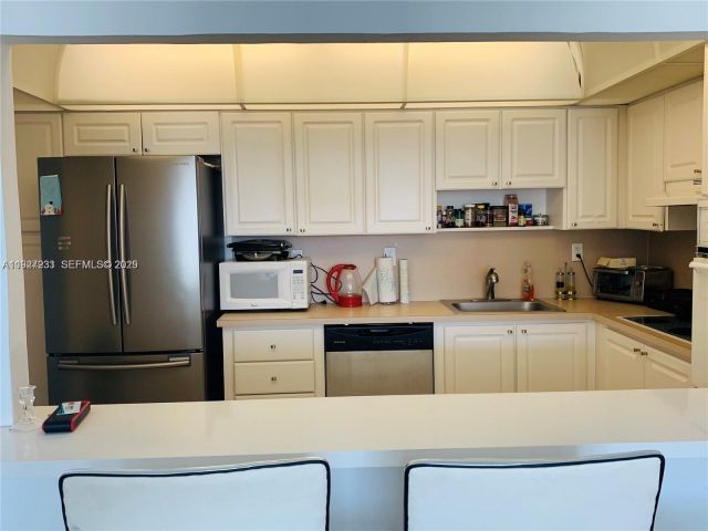 Apartment for sale  Unit #1423 - photo 7436571