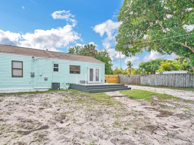 Home for rent at 413 36th Street - photo 6894109