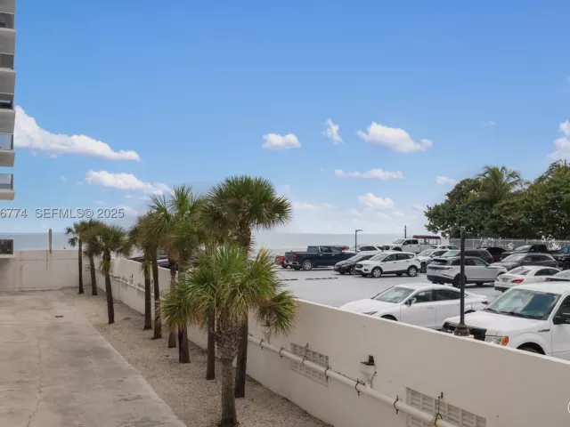 2-bedroom condo for sale in Hollywood - 2751 S Ocean Dr 208S - MondialRealty