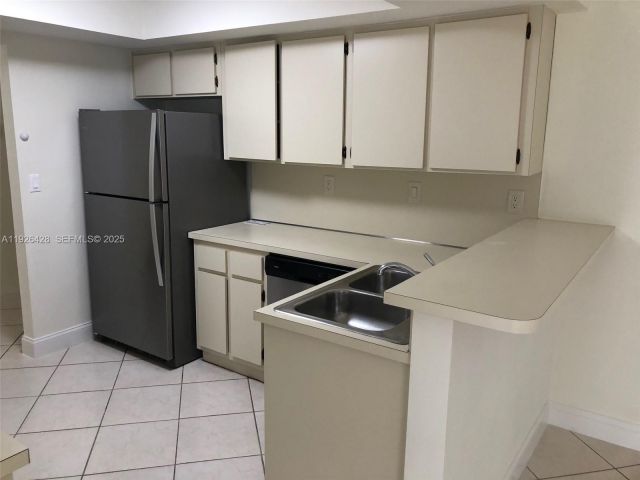 3-bedroom home for rent in Miami - 9044 SW 112 CT - MondialRealty