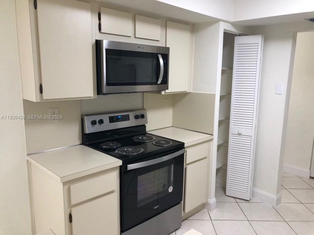 3-bedroom home for rent in Miami - 9044 SW 112 CT - MondialRealty