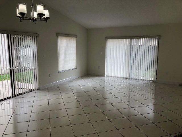 3-bedroom home for rent in Miami - 9044 SW 112 CT - MondialRealty