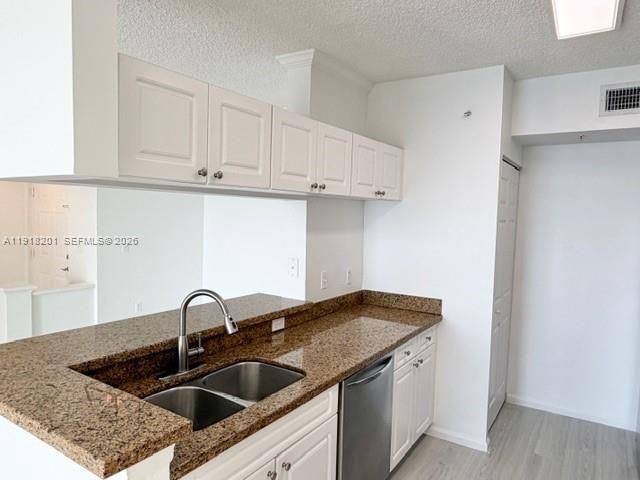 Apartment for rent  Unit #1604 - photo 6874299