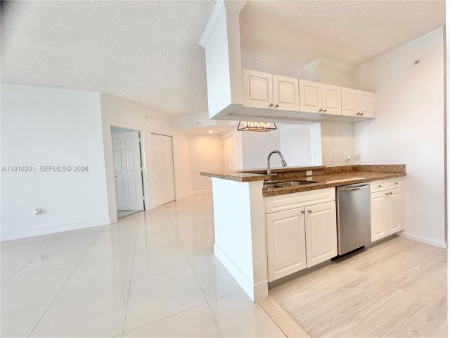 Apartment for rent  Unit #1604 - photo 6874300