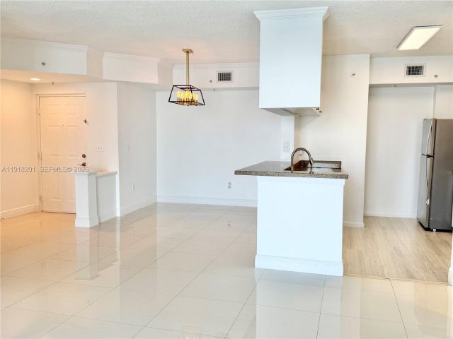 Apartment for rent  Unit #1604 - photo 6874304