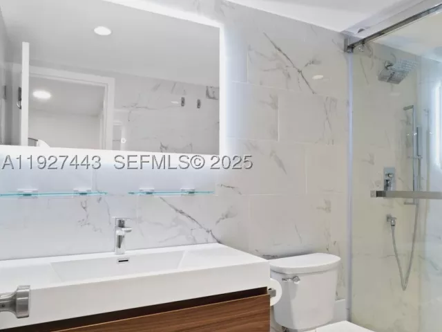 2-bedroom condo for rent in Hallandale Beach - 3140 S Ocean Dr 511 - MondialRealty