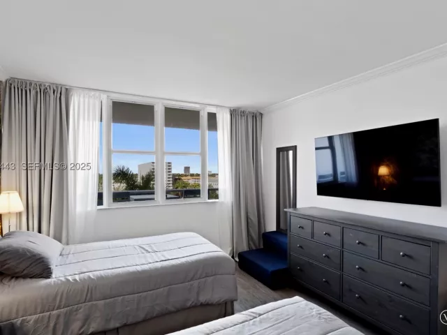 2-bedroom condo for rent in Hallandale Beach - 3140 S Ocean Dr 511 - MondialRealty