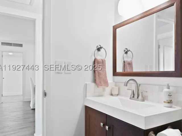 2-bedroom condo for rent in Hallandale Beach - 3140 S Ocean Dr 511 - MondialRealty
