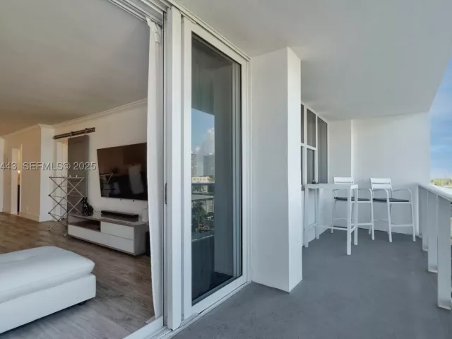 2-bedroom condo for rent in Hallandale Beach - 3140 S Ocean Dr 511 - MondialRealty