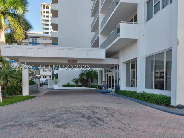 2-bedroom condo for rent in Hallandale Beach - 3140 S Ocean Dr 511 - MondialRealty