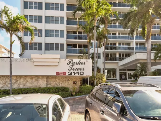 2-bedroom condo for rent in Hallandale Beach - 3140 S Ocean Dr 511 - MondialRealty