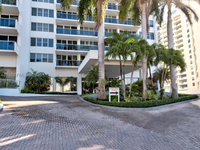 2-bedroom condo for rent in Hallandale Beach - 3140 S Ocean Dr 511 - MondialRealty