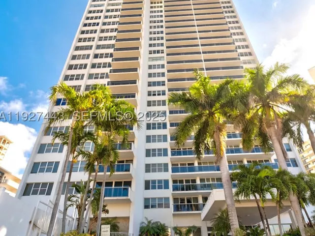 2-bedroom condo for rent in Hallandale Beach - 3140 S Ocean Dr 511 - MondialRealty