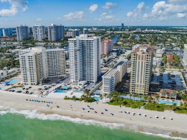2-bedroom condo for rent in Hallandale Beach - 3140 S Ocean Dr 511 - MondialRealty