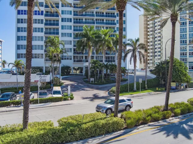 2-bedroom condo for rent in Hallandale Beach - 3140 S Ocean Dr 511 - MondialRealty