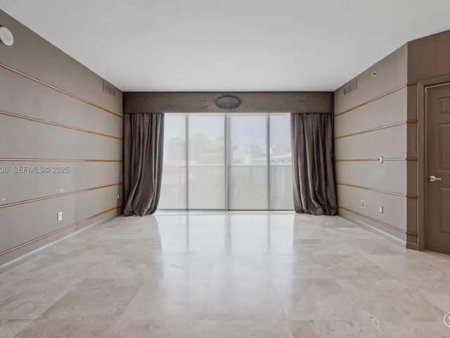 2-bedroom condo for sale in Fort Lauderdale - 1819 SE 17th St 603 - MondialRealty