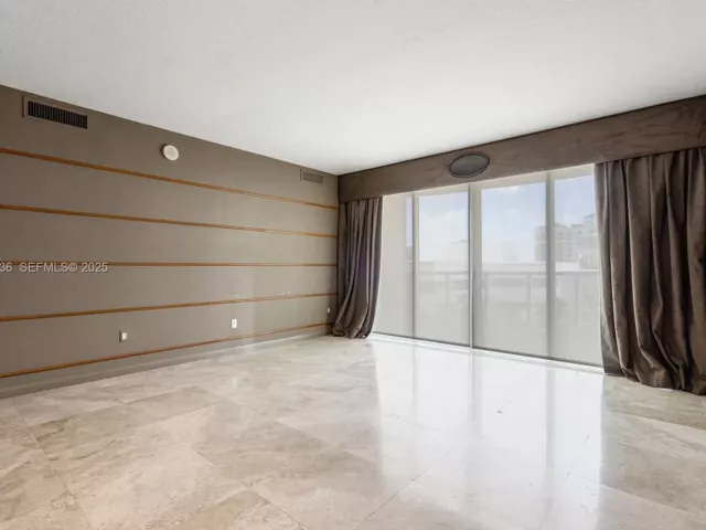 2-bedroom condo for sale in Fort Lauderdale - 1819 SE 17th St 603 - MondialRealty