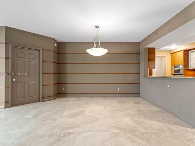 2-bedroom condo for sale in Fort Lauderdale - 1819 SE 17th St 603 - MondialRealty