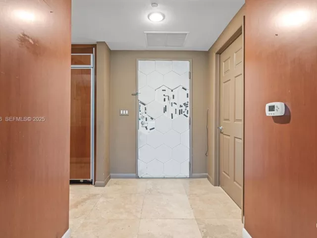 2-bedroom condo for sale in Fort Lauderdale - 1819 SE 17th St 603 - MondialRealty