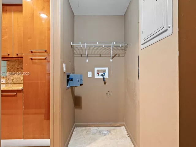 2-bedroom condo for sale in Fort Lauderdale - 1819 SE 17th St 603 - MondialRealty