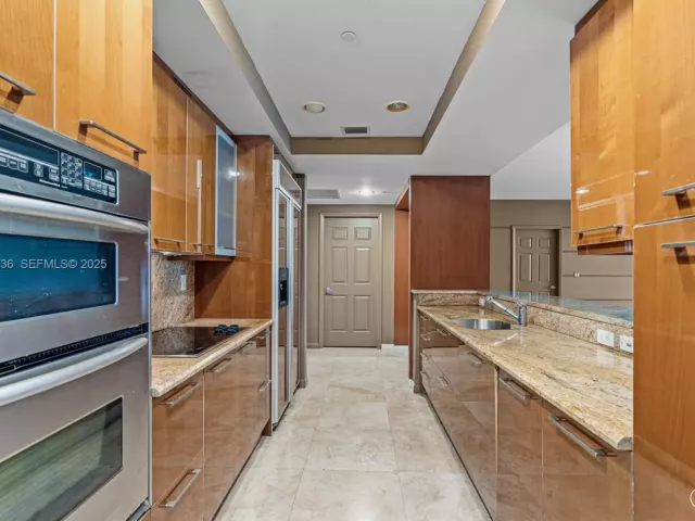 2-bedroom condo for sale in Fort Lauderdale - 1819 SE 17th St 603 - MondialRealty