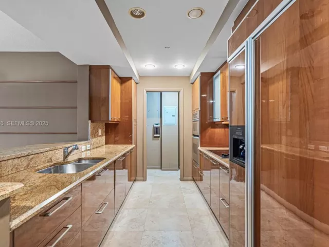 2-bedroom condo for sale in Fort Lauderdale - 1819 SE 17th St 603 - MondialRealty