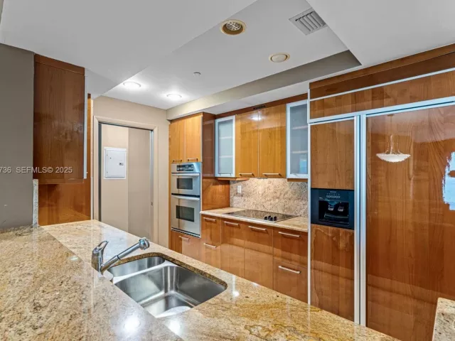 2-bedroom condo for sale in Fort Lauderdale - 1819 SE 17th St 603 - MondialRealty