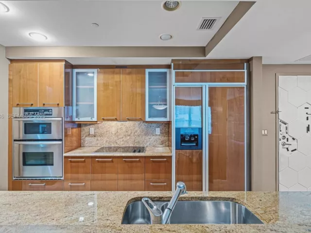 2-bedroom condo for sale in Fort Lauderdale - 1819 SE 17th St 603 - MondialRealty