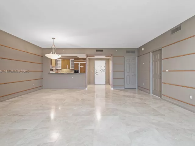 2-bedroom condo for sale in Fort Lauderdale - 1819 SE 17th St 603 - MondialRealty