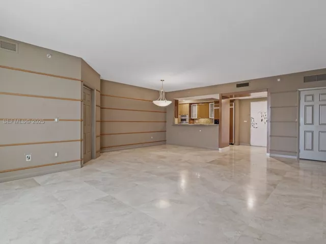 2-bedroom condo for sale in Fort Lauderdale - 1819 SE 17th St 603 - MondialRealty