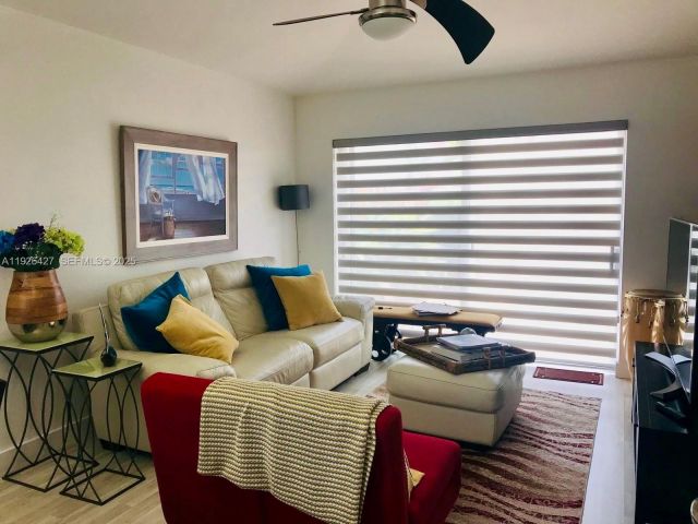 2-bedroom home for rent in Doral - 5072 NW 115th Ct - MondialRealty