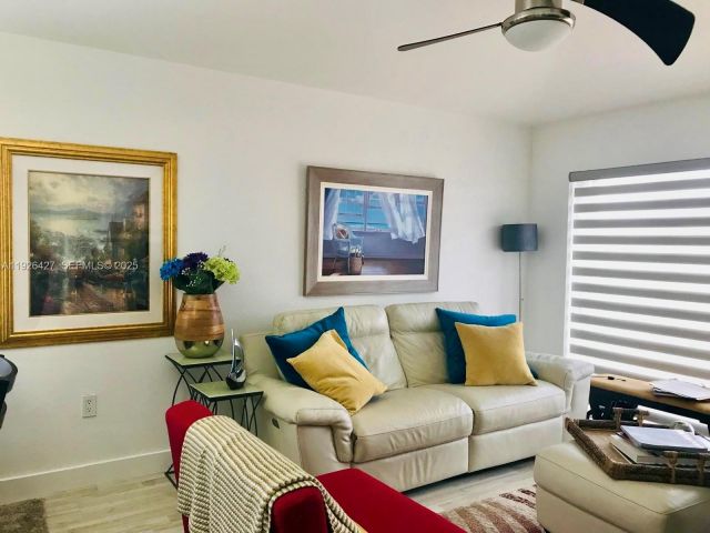 2-bedroom home for rent in Doral - 5072 NW 115th Ct - MondialRealty