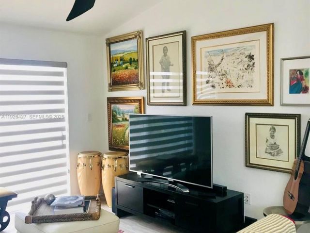 2-bedroom home for rent in Doral - 5072 NW 115th Ct - MondialRealty