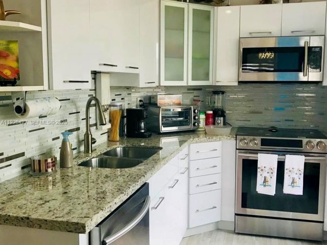 2-bedroom home for rent in Doral - 5072 NW 115th Ct - MondialRealty