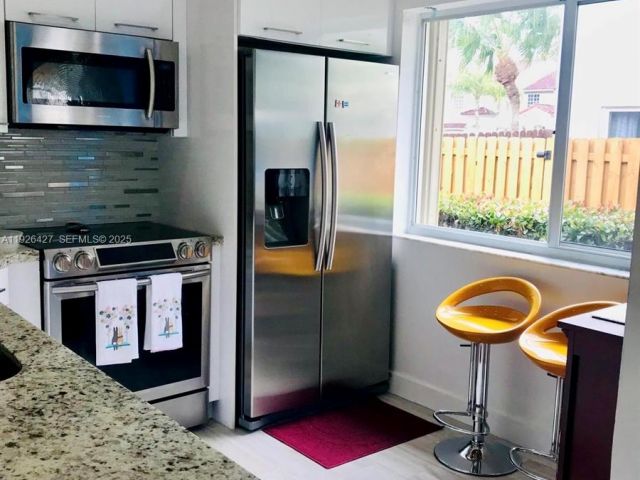 2-bedroom home for rent in Doral - 5072 NW 115th Ct - MondialRealty