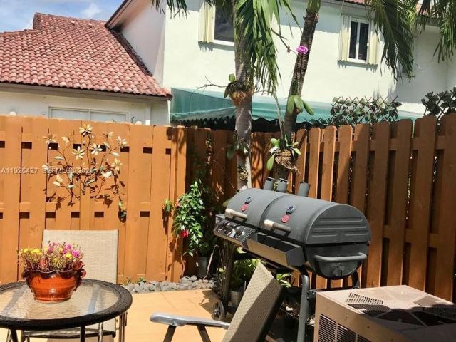 2-bedroom home for rent in Doral - 5072 NW 115th Ct - MondialRealty