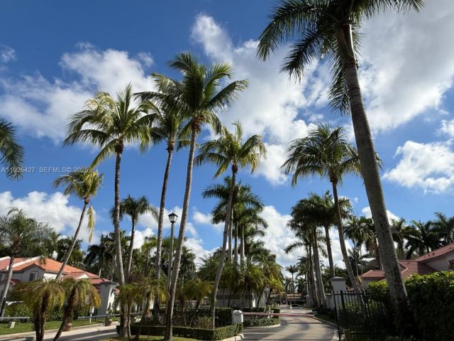 2-bedroom home for rent in Doral - 5072 NW 115th Ct - MondialRealty