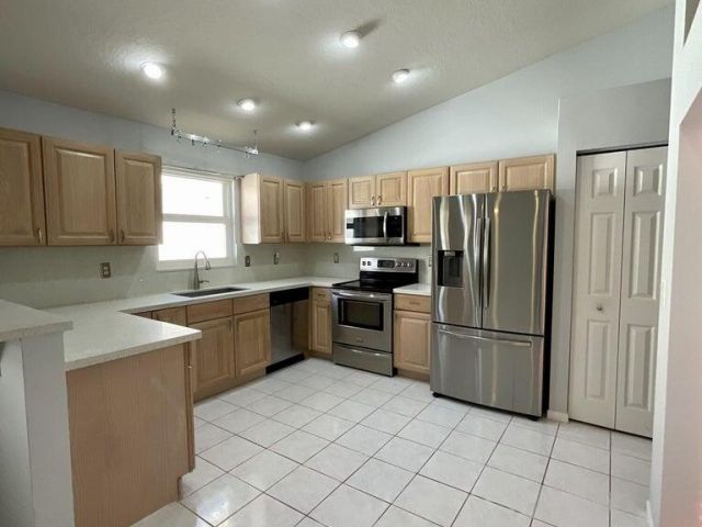 Home for rent at 7954 Stirling Bridge Boulevard S - photo 6875431