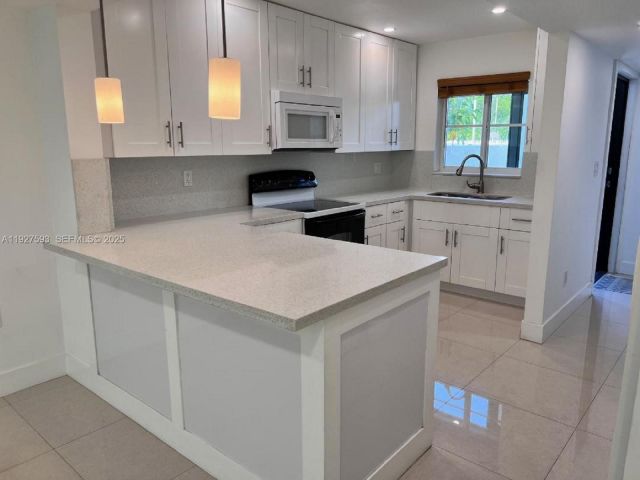 2-bedroom home for rent in Miami - 6231 SW 138th Ct G - MondialRealty
