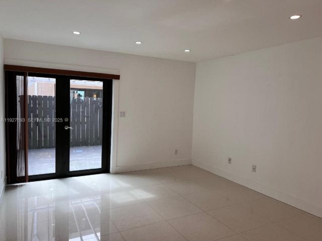 2-bedroom home for rent in Miami - 6231 SW 138th Ct G - MondialRealty