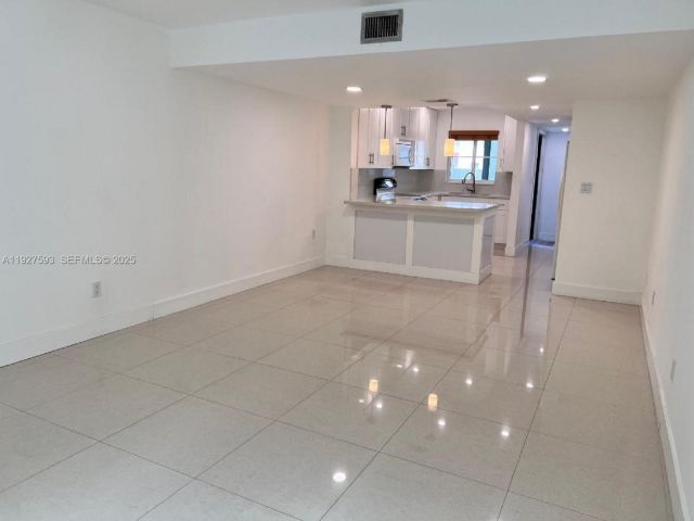 2-bedroom home for rent in Miami - 6231 SW 138th Ct G - MondialRealty