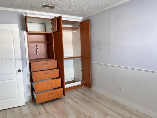 2-bedroom home for rent in Miami - 6231 SW 138th Ct G - MondialRealty