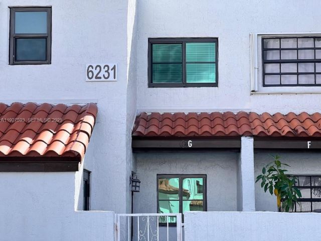 2-bedroom home for rent in Miami - 6231 SW 138th Ct G - MondialRealty