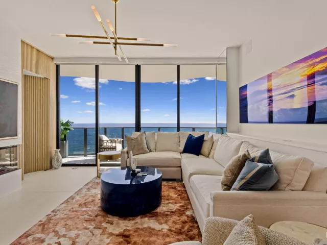 2-bedroom condo for rent in Pompano Beach - 900 N Ocean Boulevard LPH05 - MondialRealty