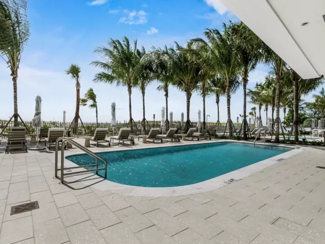 2-bedroom condo for rent in Pompano Beach - 900 N Ocean Boulevard LPH05 - MondialRealty