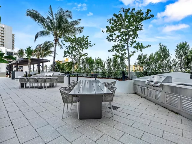 2-bedroom condo for rent in Pompano Beach - 900 N Ocean Boulevard LPH05 - MondialRealty