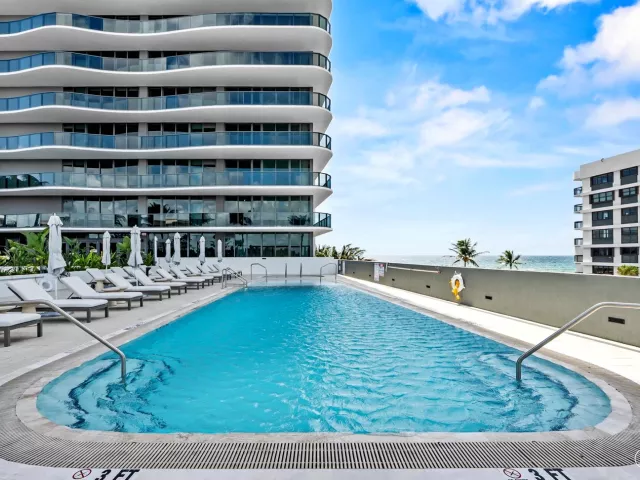 2-bedroom condo for rent in Pompano Beach - 900 N Ocean Boulevard LPH05 - MondialRealty