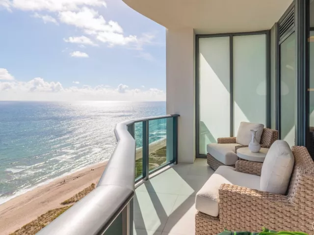2-bedroom condo for rent in Pompano Beach - 900 N Ocean Boulevard LPH05 - MondialRealty